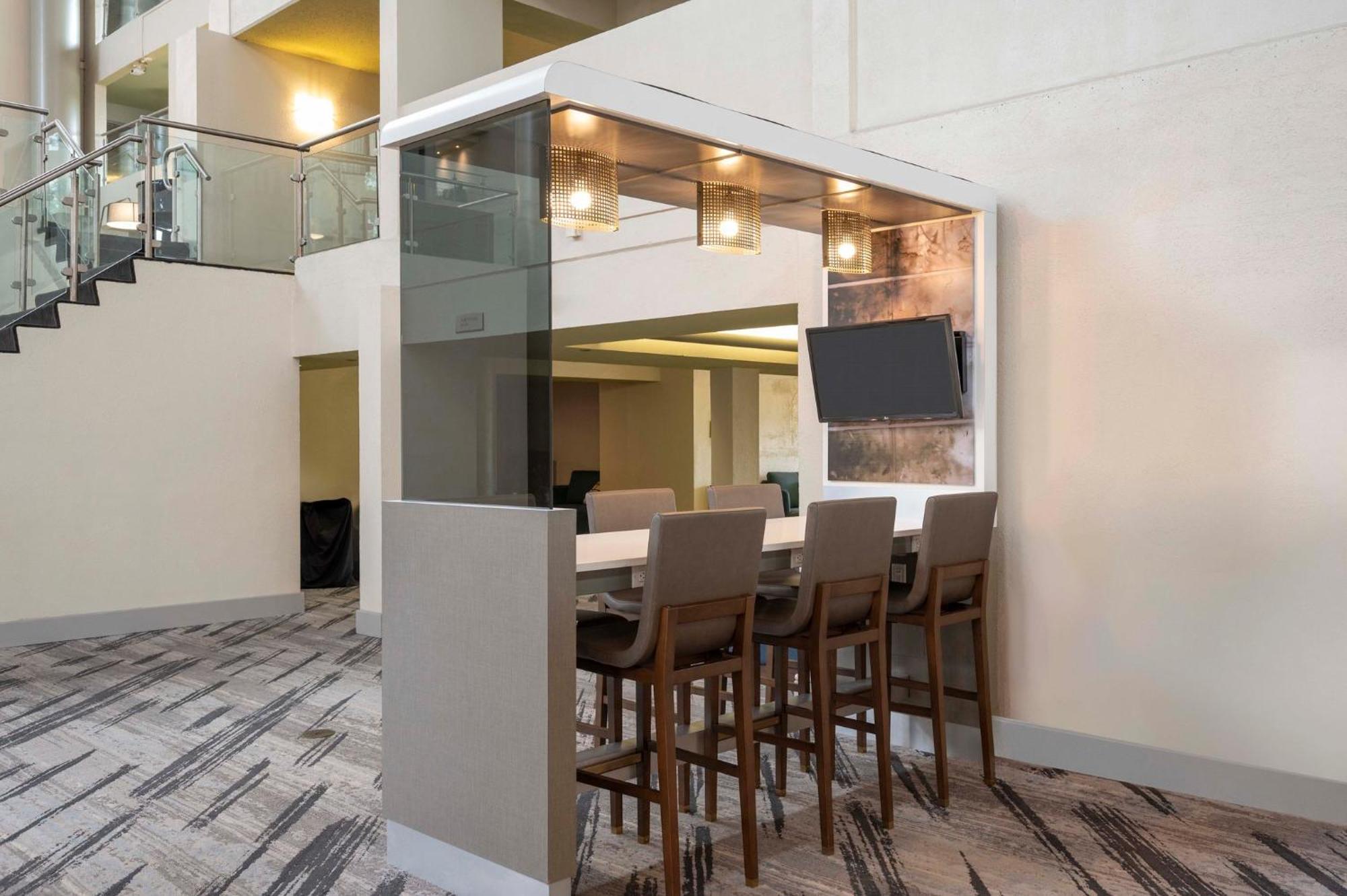 Crowne Plaza Indianapolis-Airport By Ihg Hotel Buitenkant foto