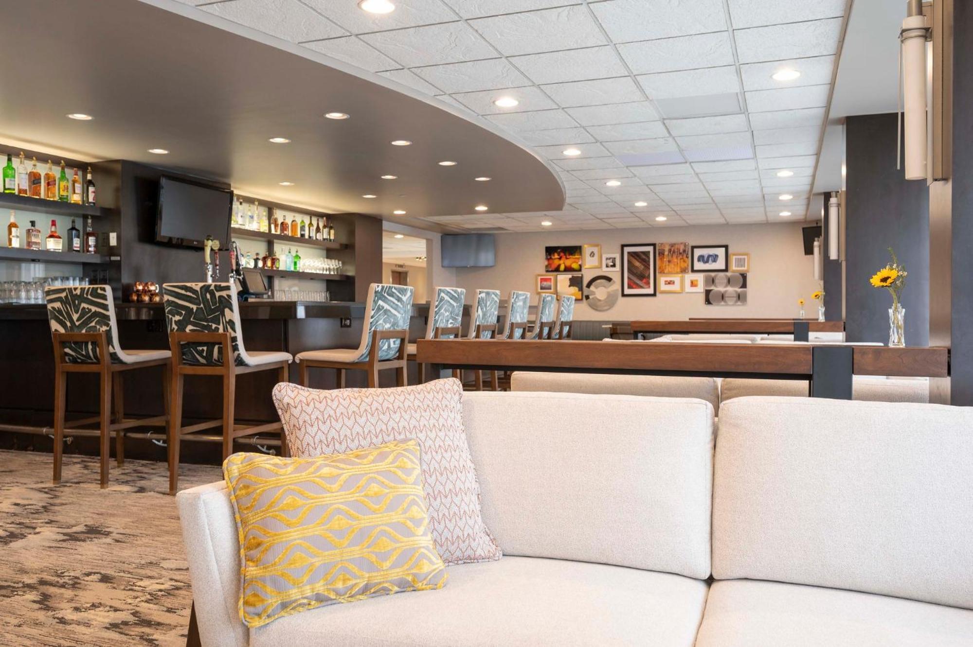 Crowne Plaza Indianapolis-Airport By Ihg Hotel Buitenkant foto