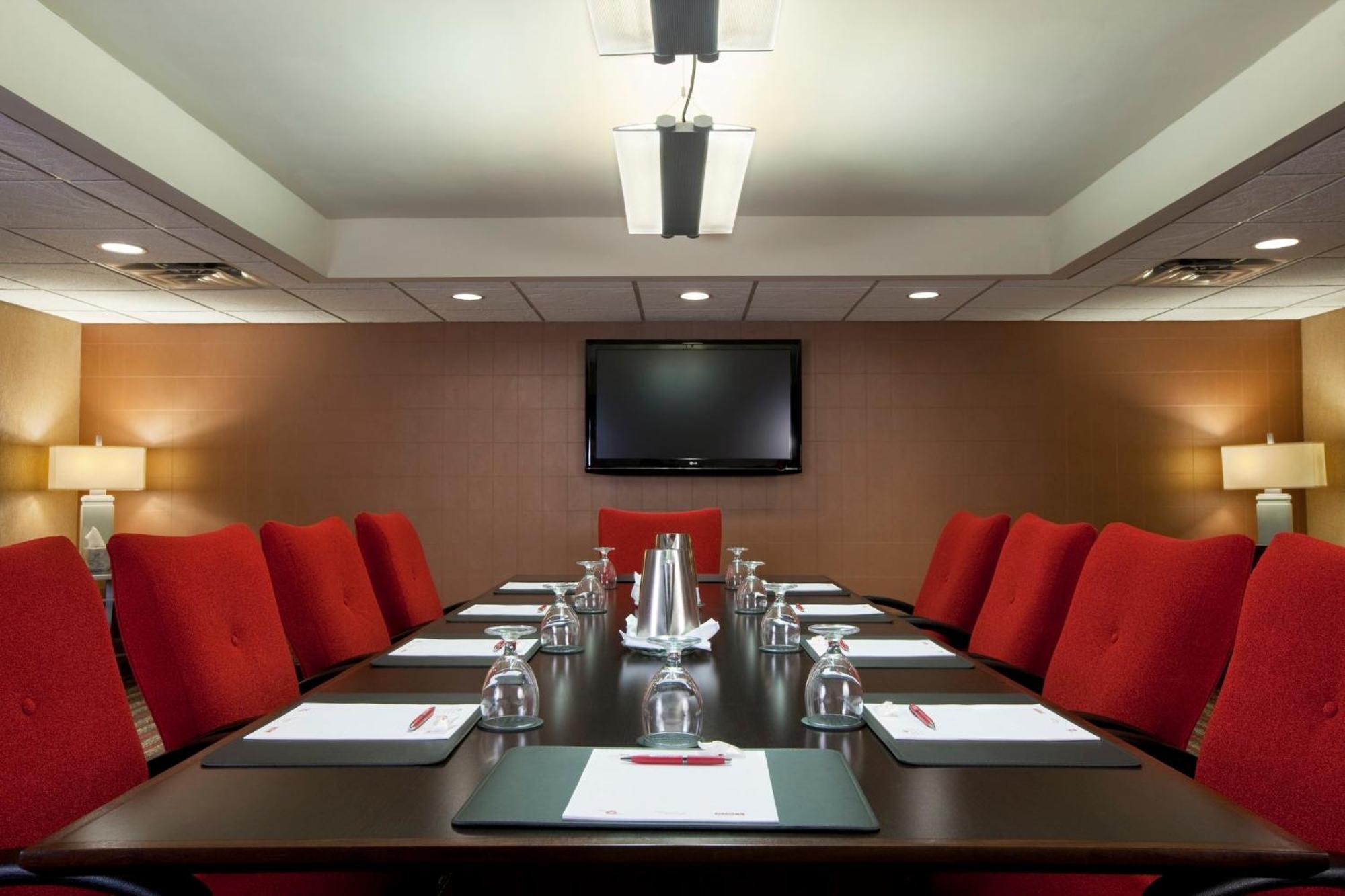 Crowne Plaza Indianapolis-Airport By Ihg Hotel Buitenkant foto