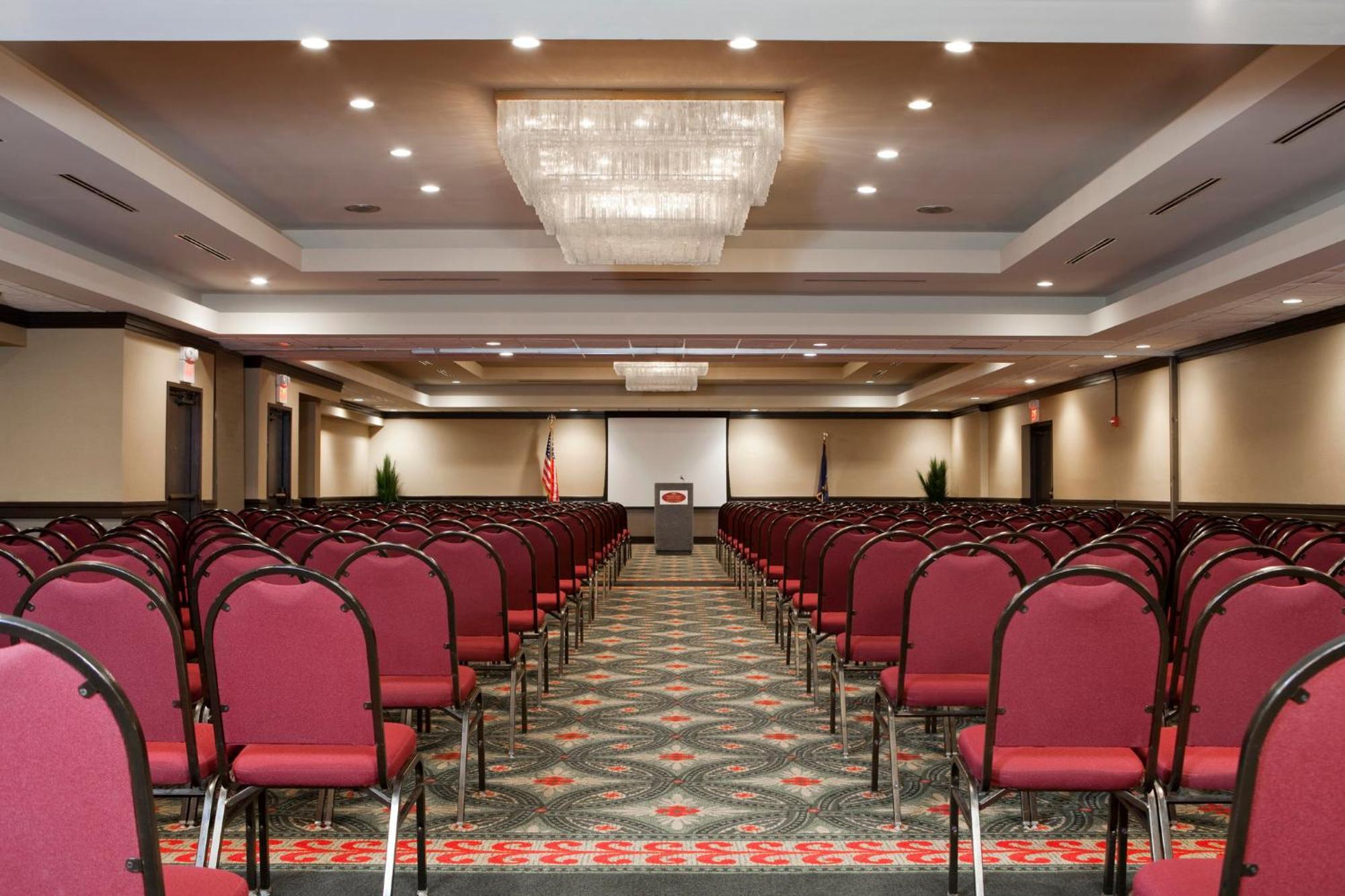 Crowne Plaza Indianapolis-Airport By Ihg Hotel Buitenkant foto
