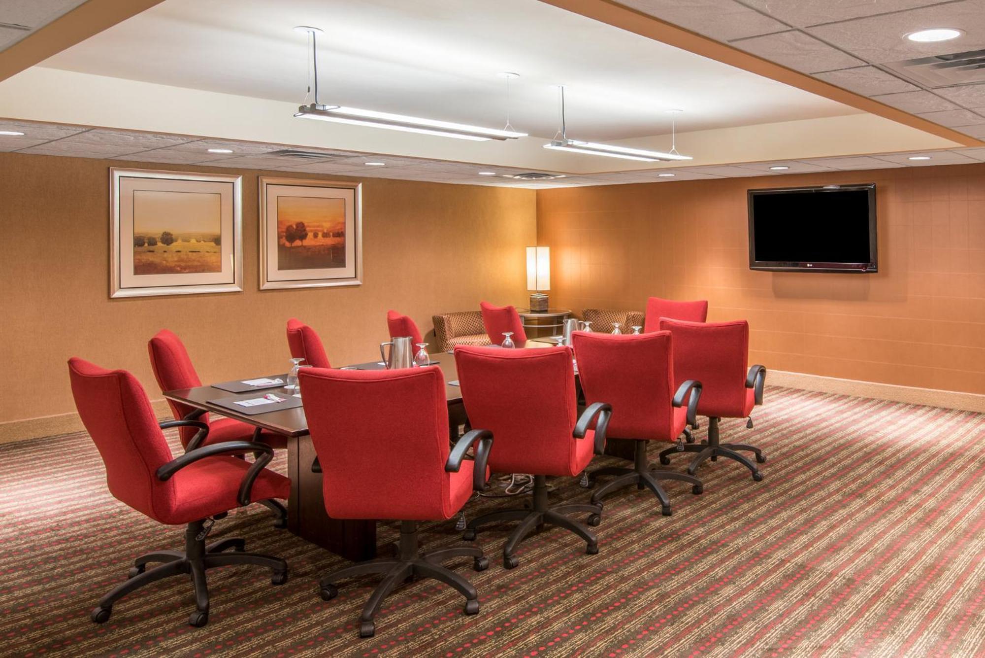 Crowne Plaza Indianapolis-Airport By Ihg Hotel Buitenkant foto